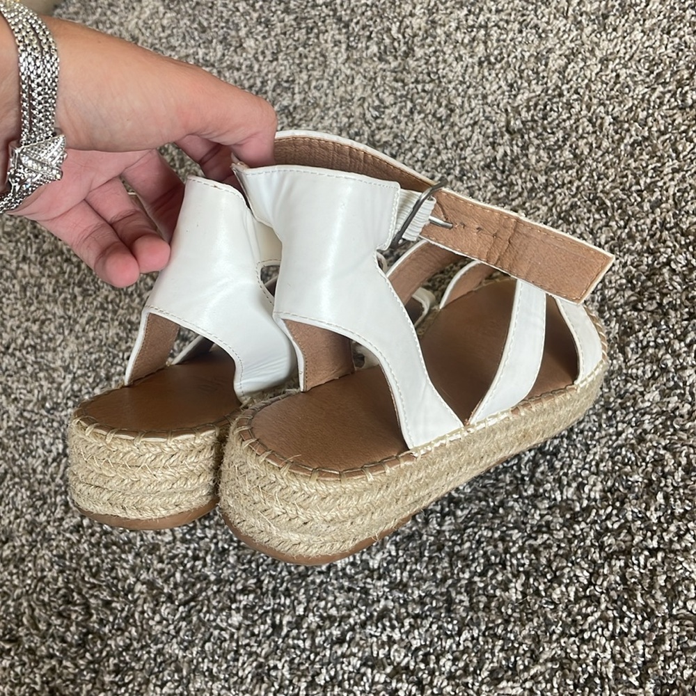 WHITE SANDALS - Picture 2 of 2